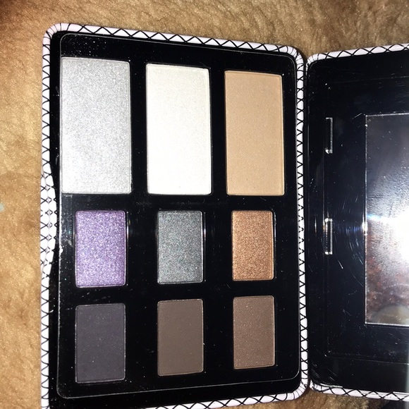 Measurable difference onyx eyes shadow - Picture 3 of 4